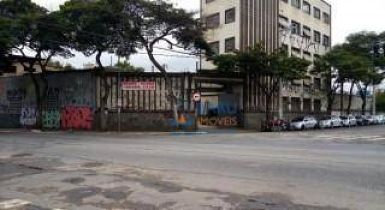 Loja à Venda ou Locação, 1.900 m² em Cambuci - São Paulo