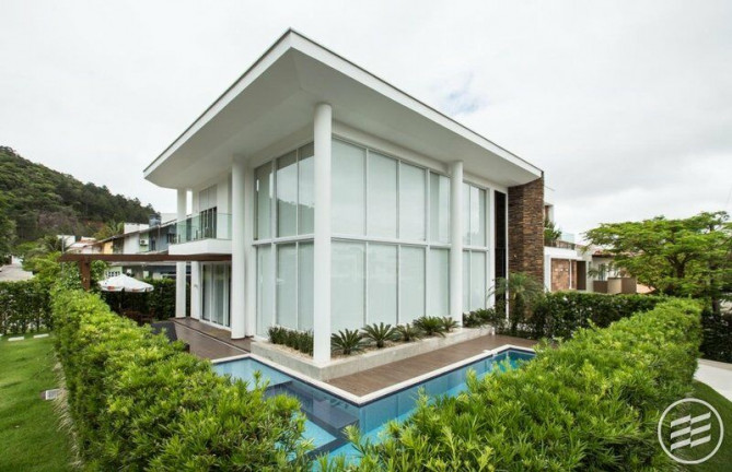 Imagem Casa com 4 Quartos à Venda, 730 m² em Estados - Balneário Camboriú Imagem Casa com 4 Quartos à Venda, 730 m² em Estados - Balneário Camboriú