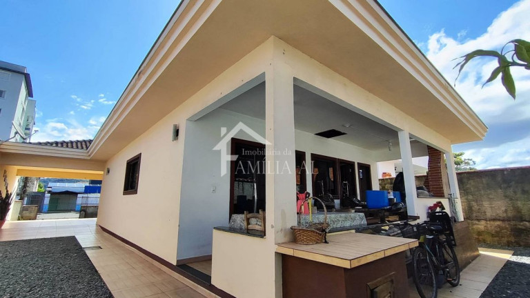 Imagem Casa com 3 Quartos à Venda, 135 m² em Aventureiro - Joinville Imagem Casa com 3 Quartos à Venda, 135 m² em Aventureiro - Joinville