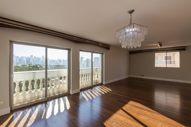 Imóvel com 3 Quartos à Venda, 200 m² em Cambuci - São Paulo