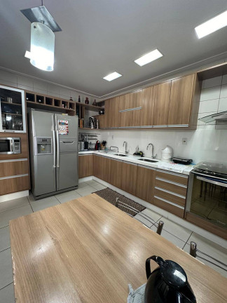 Imagem Apartamento com 3 Quartos à Venda, 250 m² em Duque De Caxias - Cuiabá