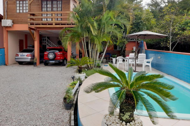 Imagem Casa com 6 Quartos à Venda, 300 m² em Bombas - Bombinhas Imagem Casa com 6 Quartos à Venda, 300 m² em Bombas - Bombinhas