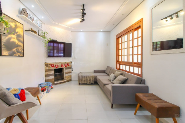 Imagem Casa com 3 Quartos à Venda, 210 m² em Hípica - Porto Alegre Imagem Casa com 3 Quartos à Venda, 210 m² em Hípica - Porto Alegre