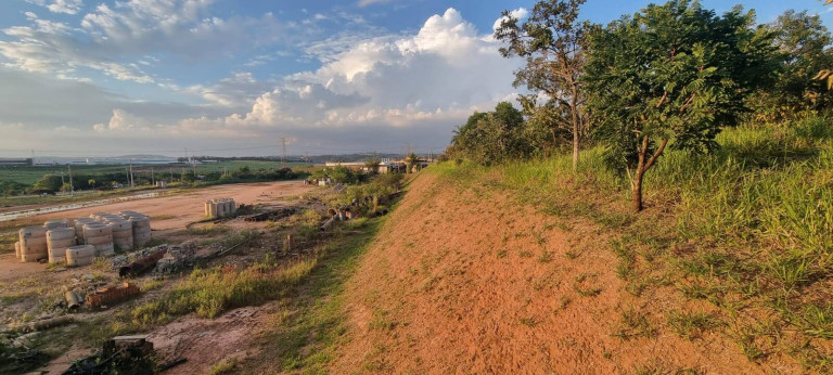 Terreno à Venda, 5.876 m² em Distrito Industrial - Jundiaí