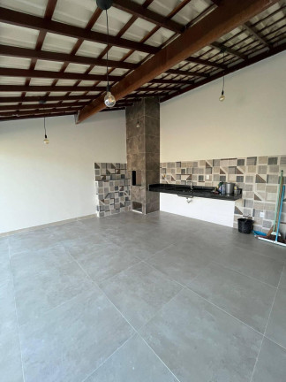 Imagem Casa com 3 Quartos à Venda, 252 m²