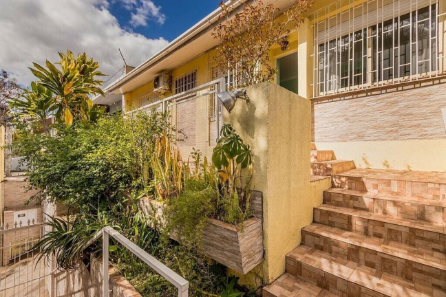 Imagem Casa com 4 Quartos à Venda, 205 m² em Chácara Das Pedras - Porto Alegre Imagem Casa com 4 Quartos à Venda, 205 m² em Chácara Das Pedras - Porto Alegre
