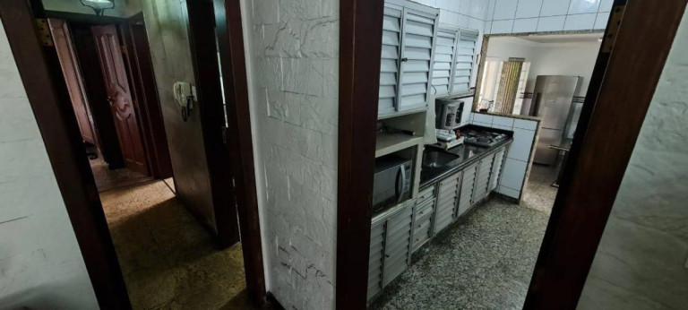 Imagem Casa com 4 Quartos à Venda, 240 m²