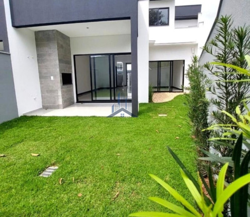 Imagem Sobrado com 3 Quartos à Venda, 160 m² em Glória - Joinville