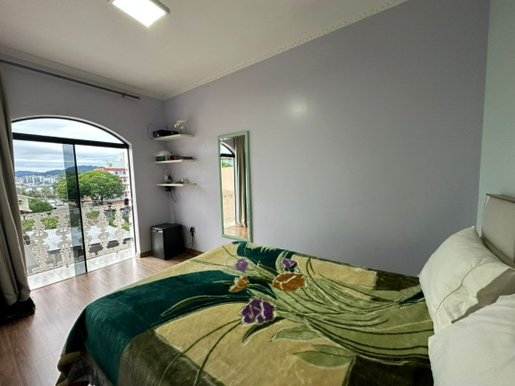 Imagem Casa com 4 Quartos à Venda, 251 m² em Coqueiros - Florianópolis