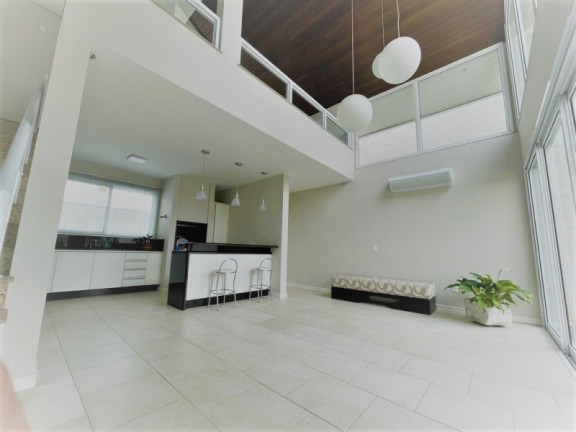 Imagem Casa com 3 Quartos à Venda, 387 m²