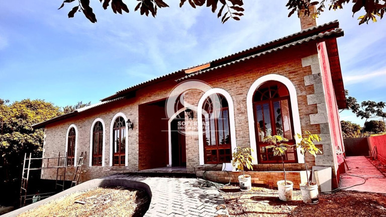 Casa com 3 Quartos à Venda, 200 m²
