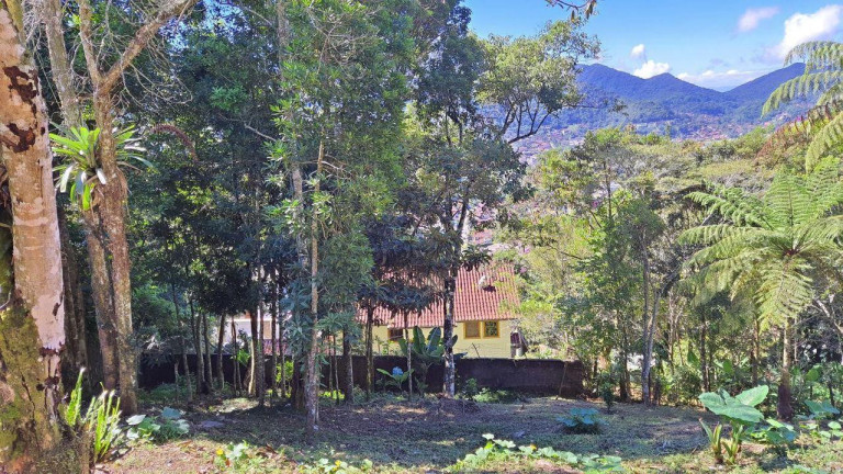 Terreno à Venda, 728 m² em Parque Do Ingá - Teresópolis
