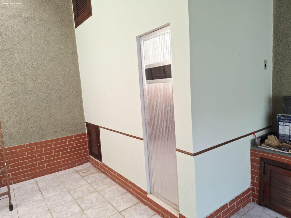 Imagem Casa com 2 Quartos à Venda, 360 m² em Piratininga - Niterói