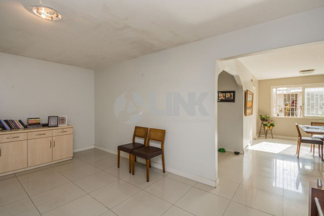 Imagem Casa com 4 Quartos à Venda, 240 m² em Jardim Itu - Porto Alegre Imagem Casa com 4 Quartos à Venda, 240 m² em Jardim Itu - Porto Alegre