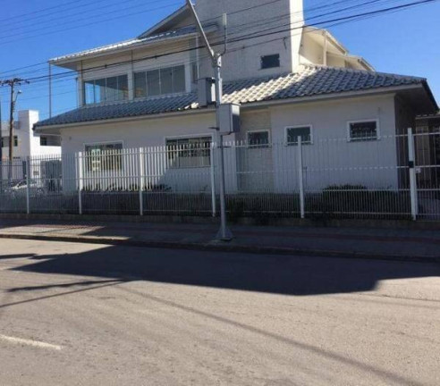 Casa com 7 Quartos à Venda, 500 m² em Centro - Tijucas