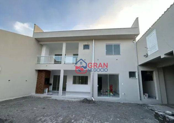 Sobrado com 4 Quartos à Venda, 274 m² em Centro - Matinhos