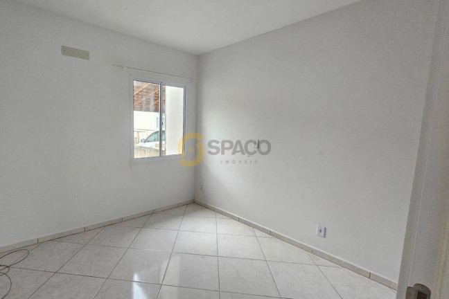 Imagem Casa com 2 Quartos para Alugar, 80 m² em Guaramirim
