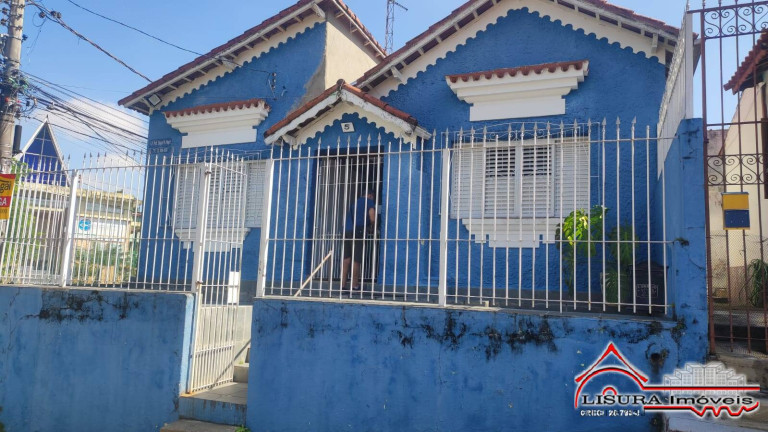 Casa com 3 Quartos à Venda,  em Centro - Jacareí