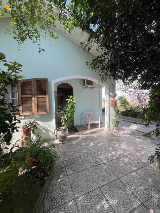 Casa com 4 Quartos à Venda, 220 m² em Trindade - Florianópolis