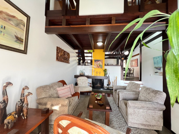Imagem Casa com 4 Quartos à Venda, em Saguaçu - Joinville Imagem Casa com 4 Quartos à Venda, em Saguaçu - Joinville