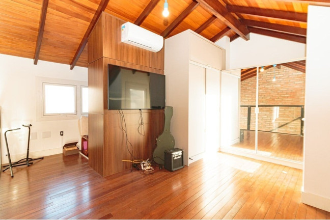 Imagem Casa com 4 Quartos à Venda, 311 m² em Chácara Das Pedras - Porto Alegre Imagem Casa com 4 Quartos à Venda, 311 m² em Chácara Das Pedras - Porto Alegre