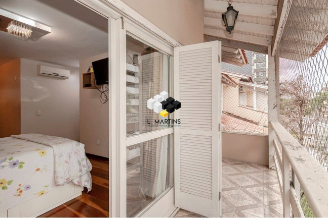 Imagem Casa com 4 Quartos à Venda, 233 m² em Jardim Itu - Porto Alegre Imagem Casa com 4 Quartos à Venda, 233 m² em Jardim Itu - Porto Alegre