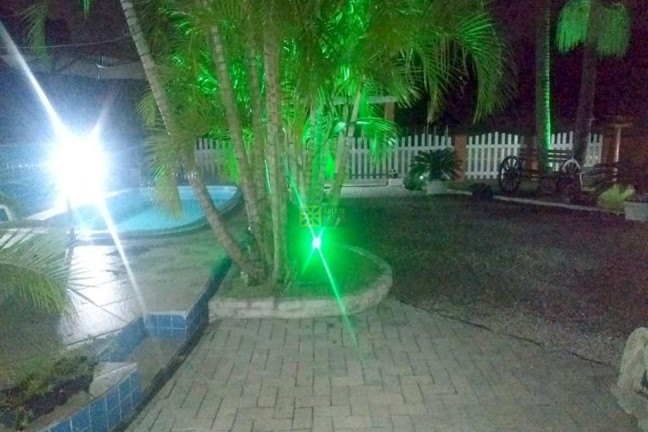 Imagem Casa com 6 Quartos à Venda, 300 m² em Bombas - Bombinhas Imagem Casa com 6 Quartos à Venda, 300 m² em Bombas - Bombinhas