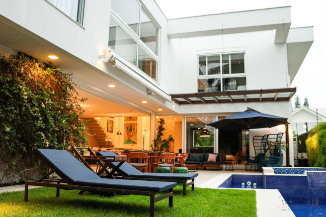 Imagem Casa com 4 Quartos à Venda, 450 m² em Jurerê - Florianópolis Imagem Casa com 4 Quartos à Venda, 450 m² em Jurerê - Florianópolis