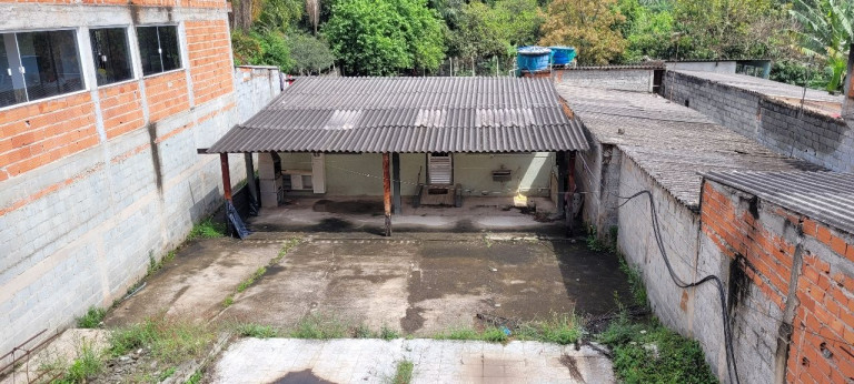Imagem Imóvel com 2 Quartos à Venda, 650 m² em Jardim Itacolomi - Itapevi