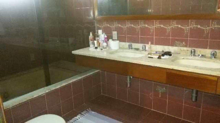 Imagem Sobrado com 5 Quartos à Venda, 353 m² em Vila Jacuí - São Paulo