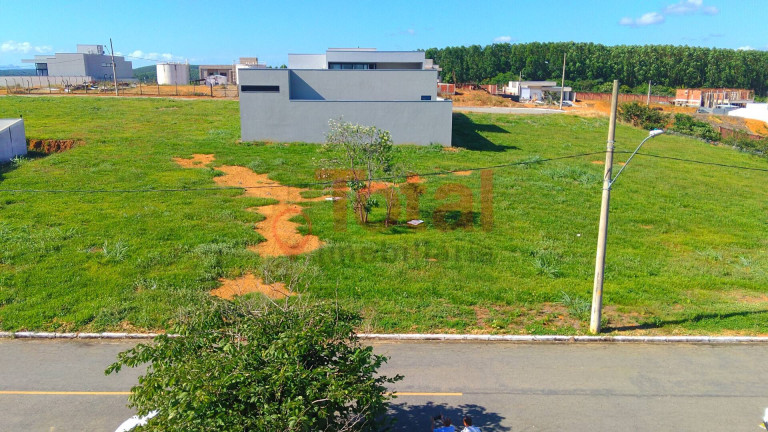Imagem Terreno à Venda, 700 m² em Caratinga
