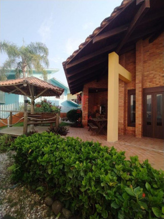 Imagem Casa com 3 Quartos à Venda, 250 m² em Itacolomi - Balneário Piçarras Imagem Casa com 3 Quartos à Venda, 250 m² em Itacolomi - Balneário Piçarras
