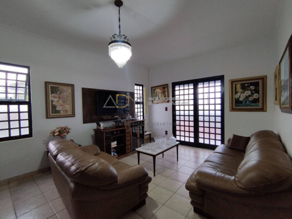 Imagem Sobrado com 4 Quartos à Venda, 420 m² em Centro - Botucatu
