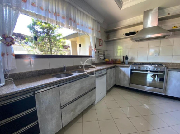 Imagem Casa com 6 Quartos à Venda, 700 m² em América - Joinville Imagem Casa com 6 Quartos à Venda, 700 m² em América - Joinville