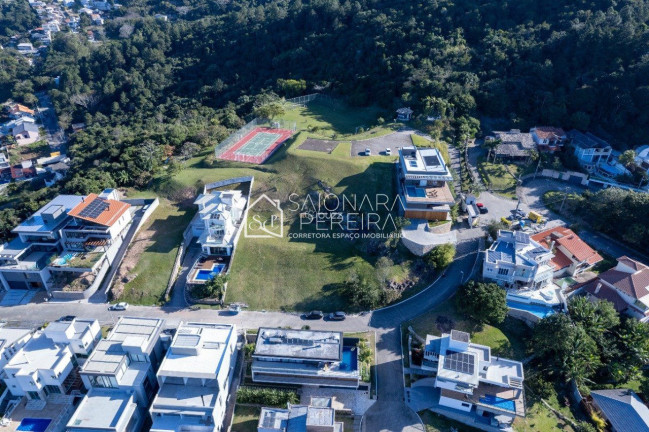 Terreno à Venda, 720 m² em Trindade - Florianópolis