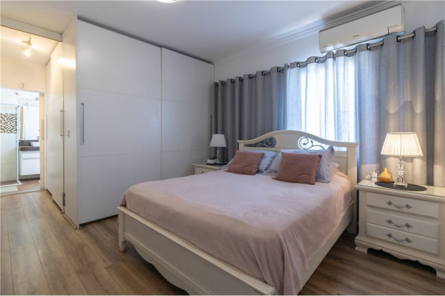 Imagem Casa com 4 Quartos à Venda, em Penha De França - São Paulo Imagem Casa com 4 Quartos à Venda, em Penha De França - São Paulo