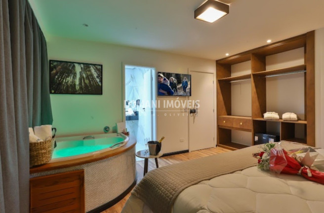 Imagem Imóvel com 10 Quartos à Venda, 520 m² em Região Do Atalaia - Campos Do Jordão Imagem Imóvel com 10 Quartos à Venda, 520 m² em Região Do Atalaia - Campos Do Jordão
