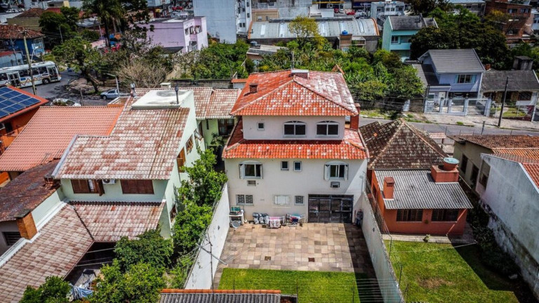 Imagem Imóvel com 3 Quartos à Venda,  em Vila Ipiranga - Porto Alegre