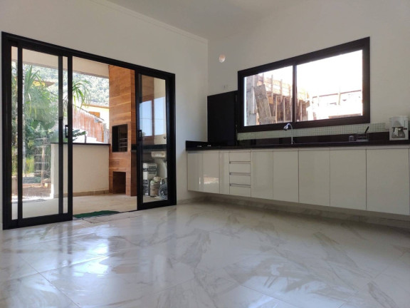 Sobrado com 3 Quartos à Venda, 268 m² em Massaguaçu - Caraguatatuba