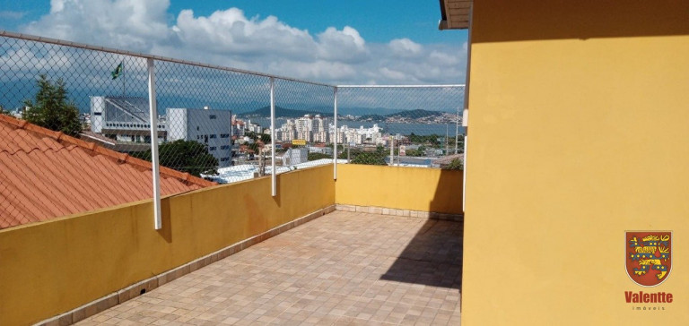 Imagem Casa com 3 Quartos à Venda, 240 m² em Capoeiras - Florianópolis