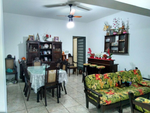 Casa com 4 Quartos à Venda, 240 m² em Bauru