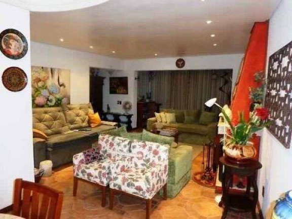 Imagem Casa com 4 Quartos à Venda, 280 m² em Vila Jaboticabeira - Taubaté Imagem Casa com 4 Quartos à Venda, 280 m² em Vila Jaboticabeira - Taubaté
