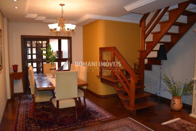 Imagem Imóvel com 4 Quartos à Venda, 300 m² em Região De Capivari - Campos Do Jordão Imagem Imóvel com 4 Quartos à Venda, 300 m² em Região De Capivari - Campos Do Jordão
