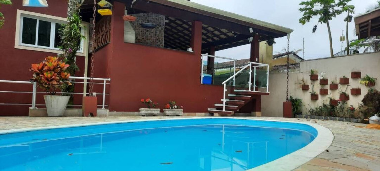 Sobrado com 4 Quartos à Venda, 270 m² em Tabatinga - Caraguatatuba
