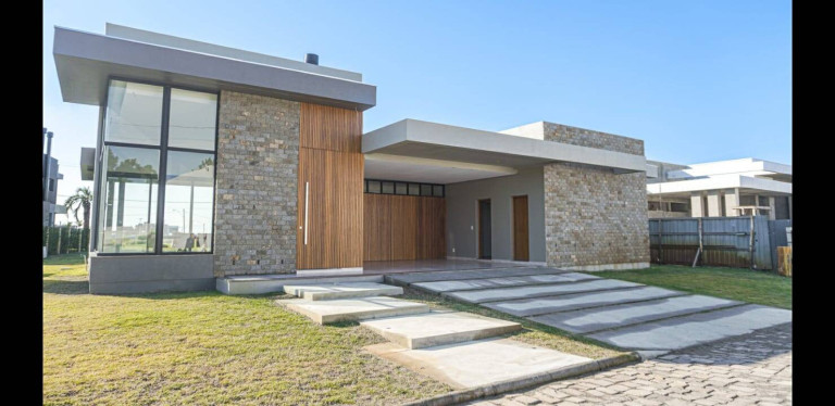 Imagem Casa com 4 Quartos à Venda, 600 m² em Atlântida Sul - Osório Imagem Casa com 4 Quartos à Venda, 600 m² em Atlântida Sul - Osório