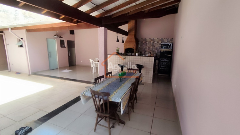 Imagem Casa com 3 Quartos à Venda, 192 m² em Jardim Inocoop - Mogi Mirim Imagem Casa com 3 Quartos à Venda, 192 m² em Jardim Inocoop - Mogi Mirim