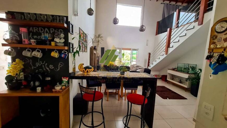 Imagem Casa com 4 Quartos à Venda, 300 m²