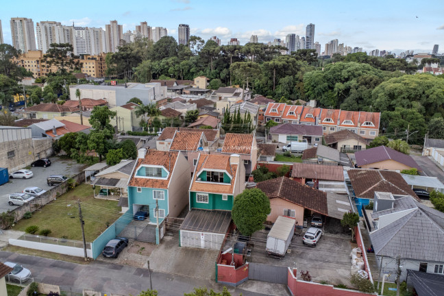 Imagem Casa com 3 Quartos à Venda, 151 m² em Campo Comprido - Curitiba Imagem Casa com 3 Quartos à Venda, 151 m² em Campo Comprido - Curitiba