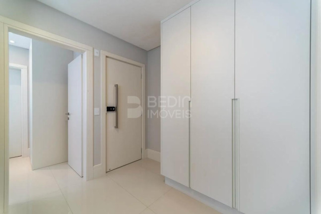 Imagem Apartamento com 4 Quartos à Venda, 233 m² em Centro - Balneário Camboriú Imagem Apartamento com 4 Quartos à Venda, 233 m² em Centro - Balneário Camboriú