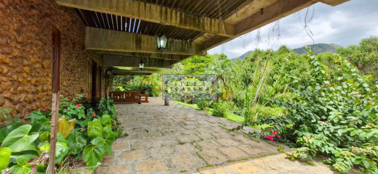 Imagem Imóvel com 9 Quartos à Venda, 6.000 m² em Quebra Frascos - Teresópolis